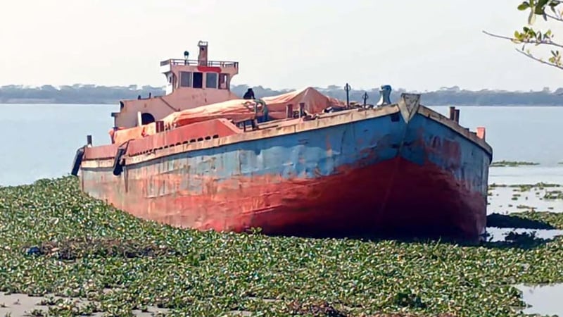 কয়লাবোঝাই জাহাজ থেকে হাত-পা বাঁধা ও অচেতন অবস্থায় ৬ শ্রমিক উদ্ধার